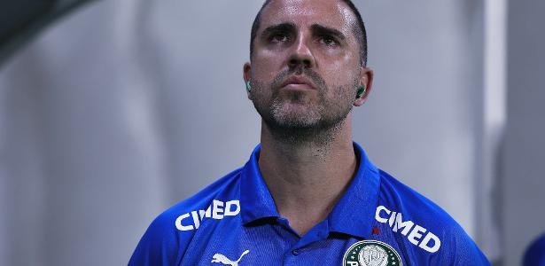 FUTEBOL EM ALERTA: Auxiliar sobre suspensão de Abel: 'Futebol do Brasil é a cara da sociedade'