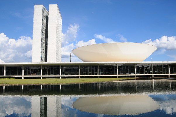 ESPORTE EM ALERTA: Comissão aprova projeto que exige separação de torcidas nos estádios